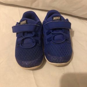 Nike converge kids size 6c color is blue in great condition
